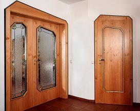 Designtür mit durchlaufendem Furnierbild